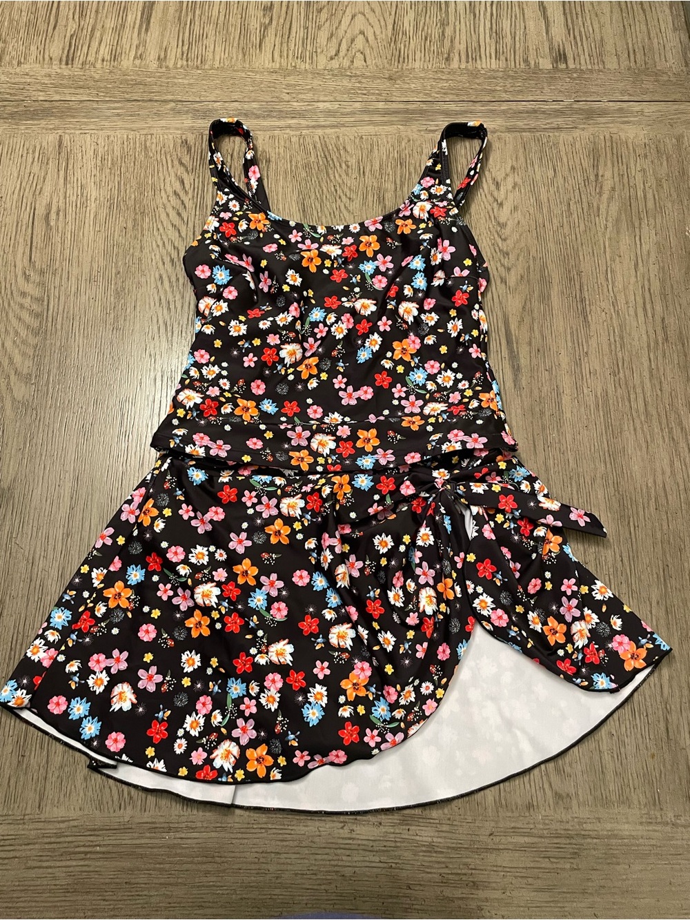 Eomenie women’s swimsuit, black with colorful floral print. Medium, cute! New!